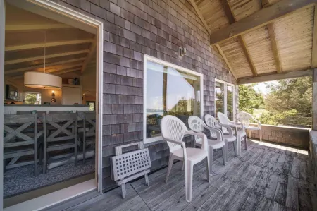 Chapman Cove by AvantStay Gorgeous Beach Bungalow w Sauna Отели рядом с достопримечательностью «Толована Бич Стейт Рекреэйшен Сайт»