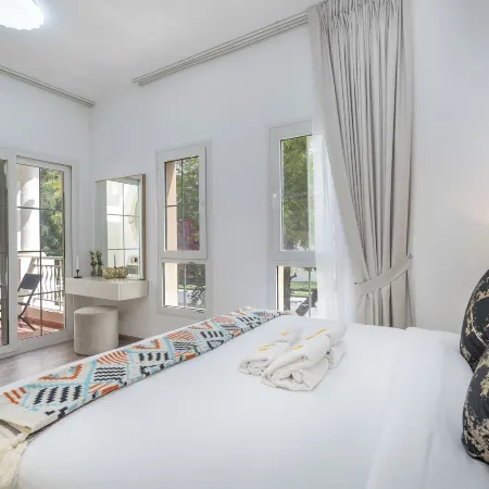 Vogue | Springs Villa Emirates Hills Close to Mall of the Emirates | Ski Dubai