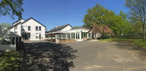 Crjs et Auberge de Jeunesse - Hostel Hotels in Chouzy-sur-Cisse