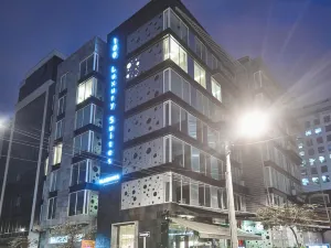 100 Luxury Suites