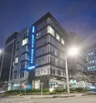 100 Luxury Suites Hotel di 
