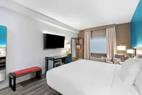 Comfort Inn & Suites  호텔