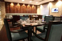 The Lal Vilas Hotel & Resort - 朝食