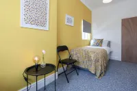 Cosy Home Near Station, Parking, Netflix, Sleeps 5 - 4-Star