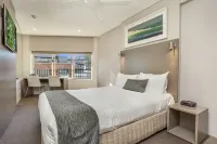 Manly Paradise Motel & Apartments Hotels in Brookvale