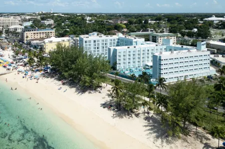 Courtyard Nassau Downtown/Junkanoo Beach