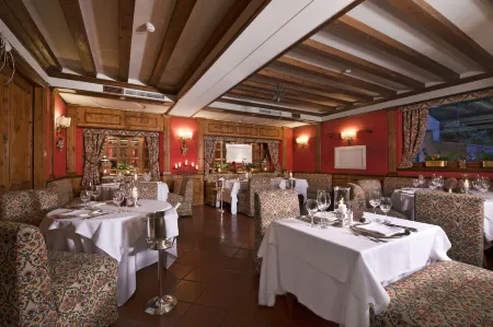 Boutique Hotel Villa Blu Cortina d'Ampezzo Отели рядом с достопримечательностью «Museo all'Aperto delle 5 Torri»