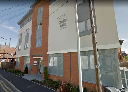 House of Fisher - Central Gate Отели в г. Ньюбери