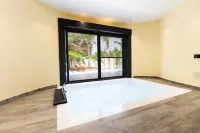 Blue Moon Resort - Hot Tub