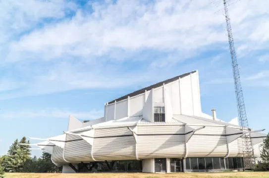 Days Inn by Wyndham Edmonton Downtown