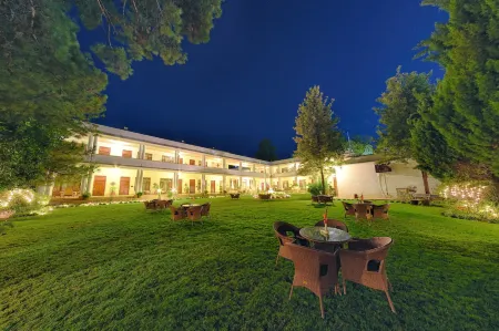 Swat Serena Hotel Отели рядом с достопримечательностью «Qambar Chowk»