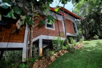 Treehouse Chalets - Luxury Getaway Within a Short Distance of Ella