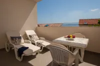 Rose Garden Apartments Hotels in Brac Island