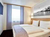 McDreams Hotel Düsseldorf-City Hotels near Eller