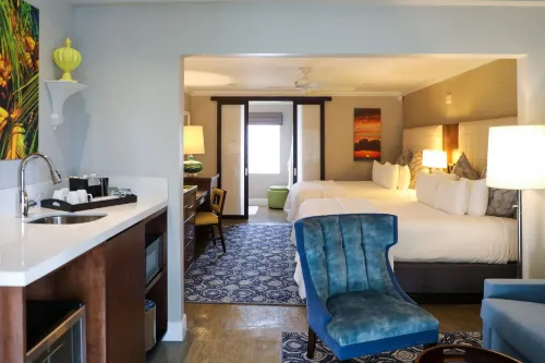 알몬드 트리 인