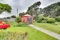 Wellington Top 10 Holiday Park - parking