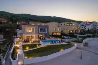 Beachfront Villa Grey Martini with Pool