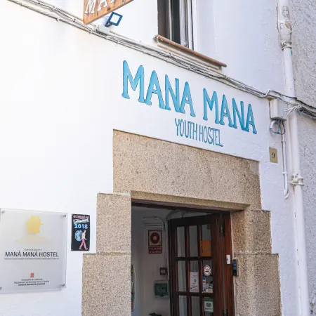 Mana Mana Youth Hostel
