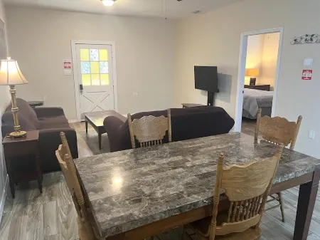 Guest House with pool, boat parking