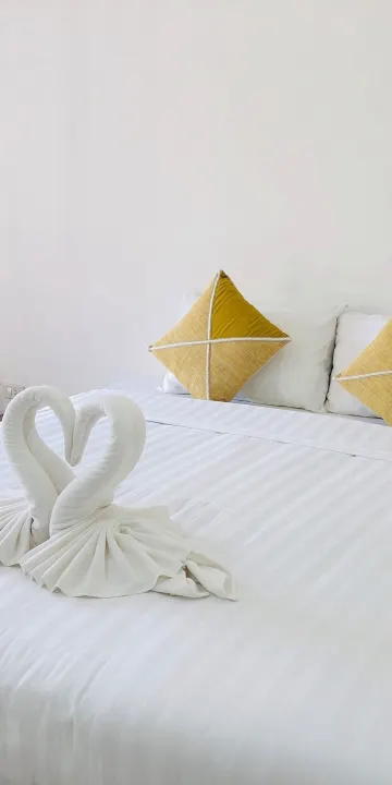 ห้องเตียงใหญ่ พร้อมระเบียง