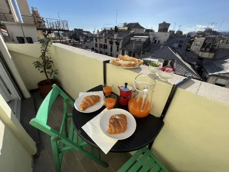 Happy Family Apartments the Roof Отели рядом с достопримечательностью «Университет Генуи»