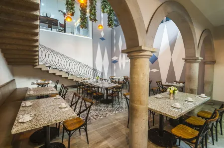 Hotel Real Maestranza Отели рядом с достопримечательностью «Госпиталь Кабаньяс»