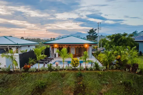 Kaluma Macaw Farmstay Villa