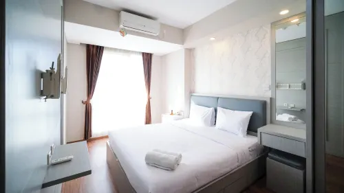 Modern and Cozy 1Br at Grand Sungkono Lagoon Apartment Hotels in Dukuhpakis