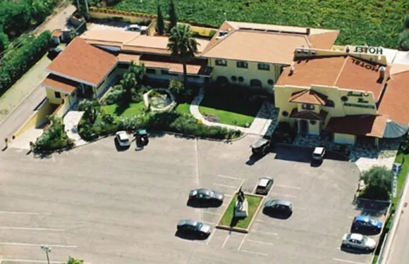 拉洛坎達德爾卡瓦列勒酒店