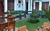 Fendis Homestay Hotels near Idjen Boulevard