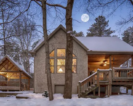 Cherry Ridge Retreat Hotels in Hocking County