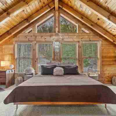 Round Top Way Cabin by Beyond Expectations Rooms