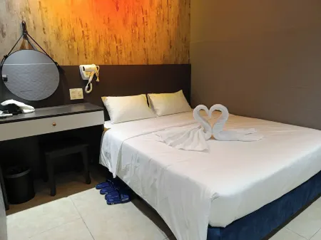 Japan Luna Hotel Binh Duong -BAYLUXURY Отели в г. Thi xa Di An