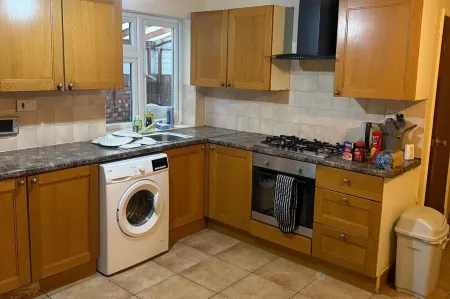 2 bed-Sleeps 4-Private Patio-Pets-Near Heathrow Отели рядом со станцией Станция Хитроу-Терминал 5