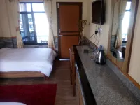 Kingfisher Jungle Trekking Tour - Hot Tub