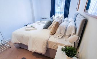 Lovely Flat in Kiln Close with Free Parking