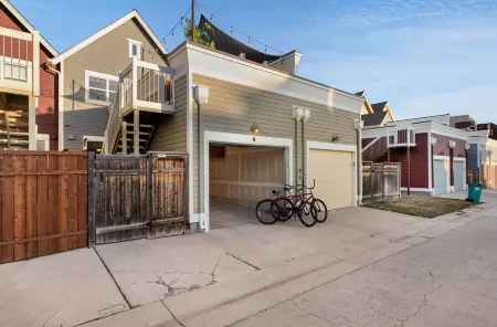 Old Town North Jewel! Near Breweries and River!