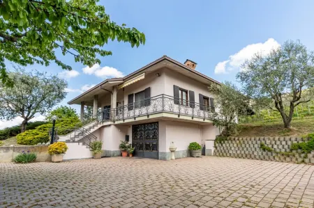 Panorama Villa Nestled Among the Vineyards Langhe