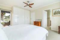 3 Bedroom Family Home, HoutBay, Cape Town, South Africa Hotels near Noordhoek Beach