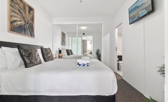 Lux Retreat - Sauna Pool & Prime Location