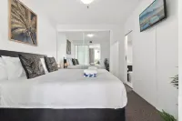 Lux Retreat - Sauna Pool & Prime Location