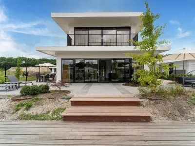 Luxe Villa in Zeewolde with Infrared Sauna Hotel dekat Eemhof Trout Fishing