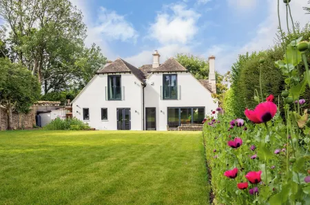 Stunning 5 Bed in the Centre of Bourton