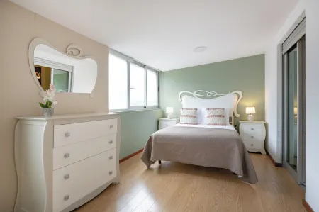 Espinho Retreat with Balcony Отели в г. Эшпинью