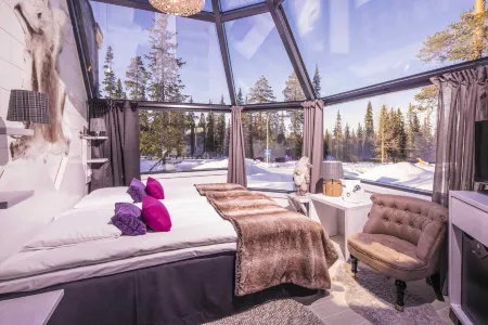 Santa's Hotel Aurora & Igloos