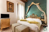 HOTIDAY Room Collection - Dolo Hotels in Fiesso d'Artico