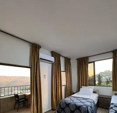 Al-Jabal Castle Hotel - Ajloun Hotel berhampiran Arch of Hadrian