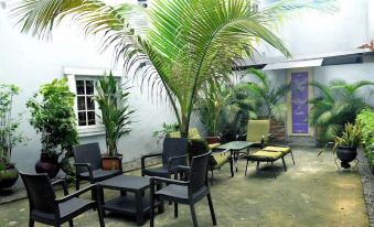 Royal Vantage Hotel and Suites