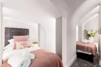 Wine Vaults with Hot Tub & Private Courtyard