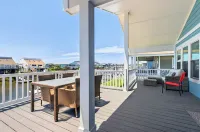 Canal House 2 short blocks to the beach with beach access!